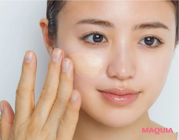 ヘア&メイク 千吉良恵子さんおすすめの2026年春ベースメイク ファンデを顔の中央だけに広げる