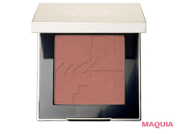 ヘア＆メイク 岡田知子さんが元宝塚歌劇団 舞空瞳さんをメイク TWO SLASH FOUR オールオーバーフェイス ブラッシュ 04