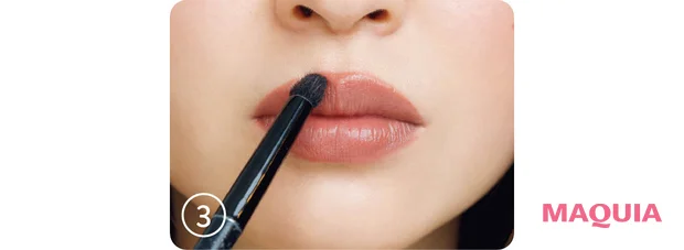 多幸感リップメイク やり方ハウツー　ペンシルと口紅の境目をぼかす