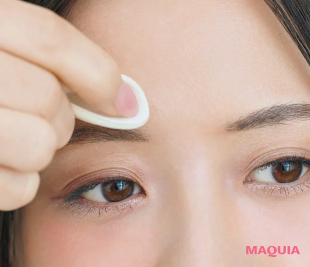 森香澄 メイク直しQ&A テカりやすい部分にパウダーを仕込む