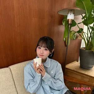 声優 小倉唯 コップをもって休憩