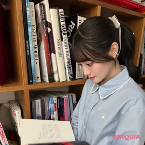 声優 小倉唯 真剣に読書