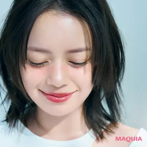 「透けるツヤレッド」で立体感あるヘルシーメイク