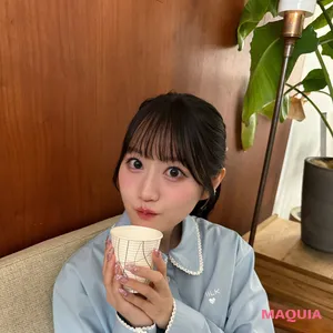 声優 小倉唯 　コップと上目遣い