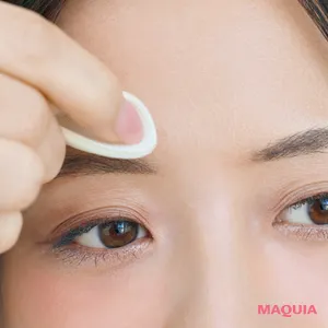 森香澄 メイク直しQ&A テカりやすい部分にパウダーを仕込む