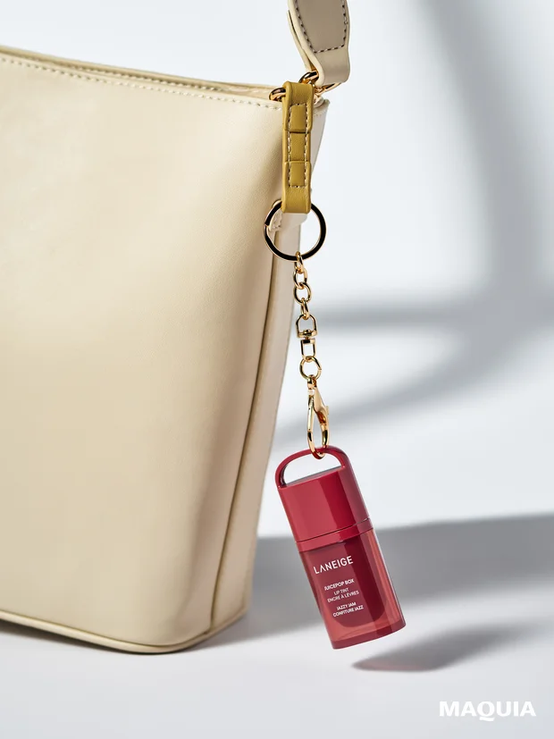 ラネージュ ジュースポップボックスリップティント、ラネージュのチャームコスメ、チャームコスメをバッグにつけた画像