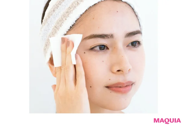 乳液をつけたコットンでそっと拭いてチェックを