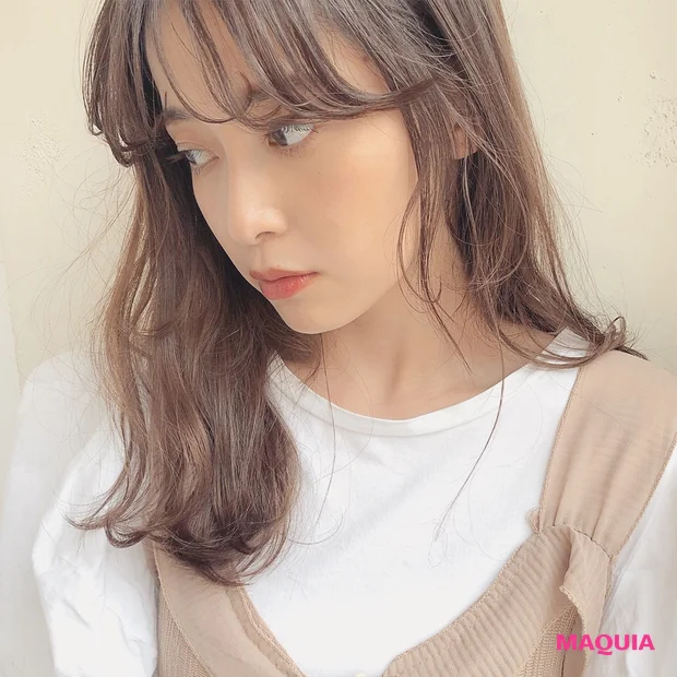 髪からリラックスできる、ラベンダーカラーのゆるウェーブロング