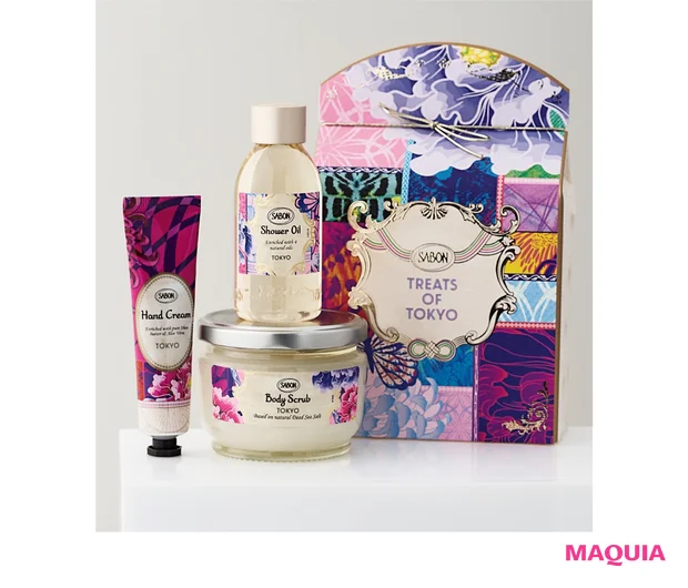 ボディスクラブキット TOKYO(〈右から〉ラッピングバッグ TOKYO、シャワーオイル TOKYO 100ml、ボディスクラブ TOKYO 320g、ハンドクリーム TOKYO 30ml)¥6050/SABON Japan(4/22限定発売)