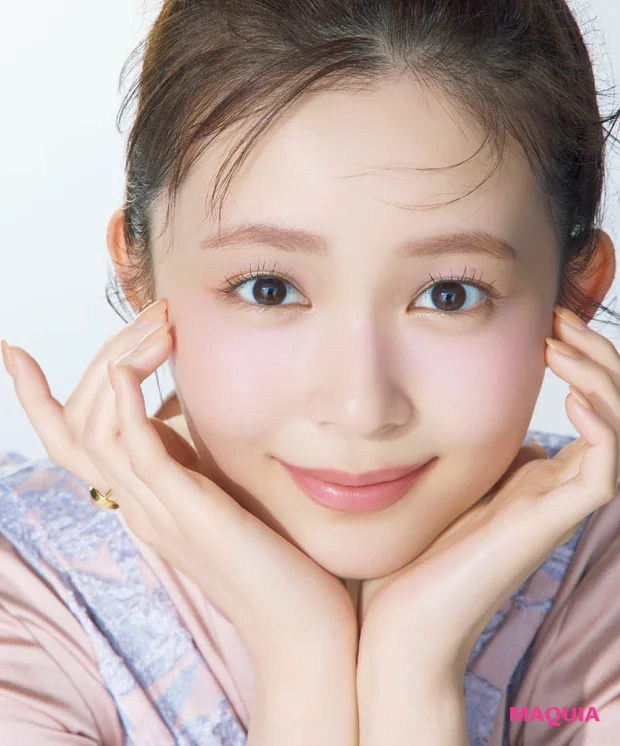 リップライナーの使い方 血色プラス色補正で青みリップが映える唇に 久間田琳加