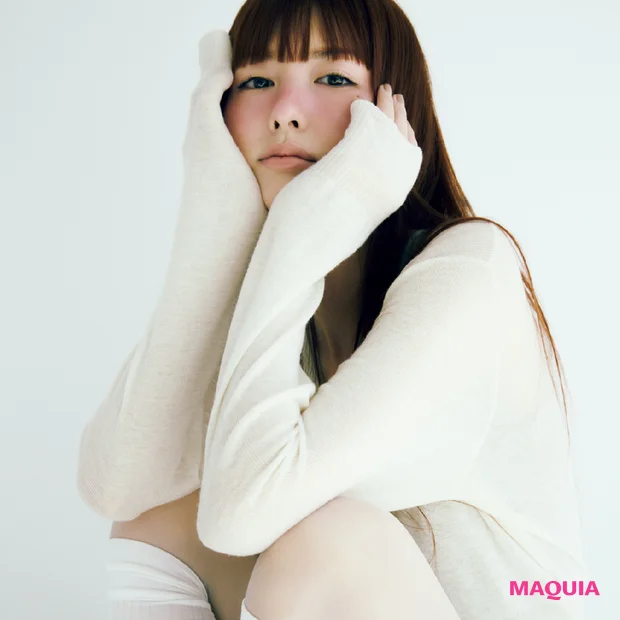 【2026年最新】鈴木えみさんのおすすめチーク5選！筋トレ後みたいなヘルシーほっぺが理想