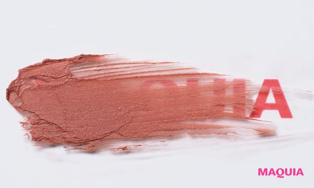 マキアベストコスメ2025下半期　リップ部門5位 シャネル　ルージュ アリュール ヴェルヴェット 77の質感をチェック