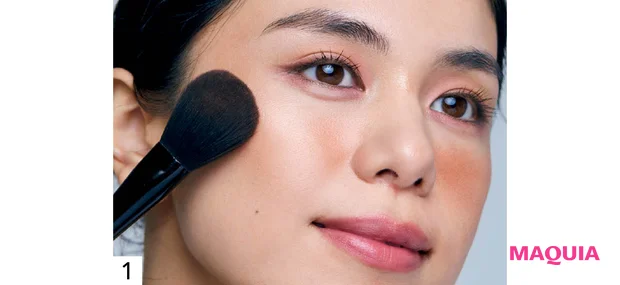 シワを取るハイライトの入れ方 ステップ1 ベージュを頬を中心に塗る