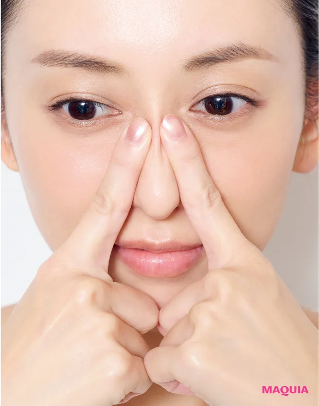 鼻すじの引き締めには、頬に流れた皮膚を鼻に集めるマッサージを。小鼻横もほぐしてシュッとしたラインに_3