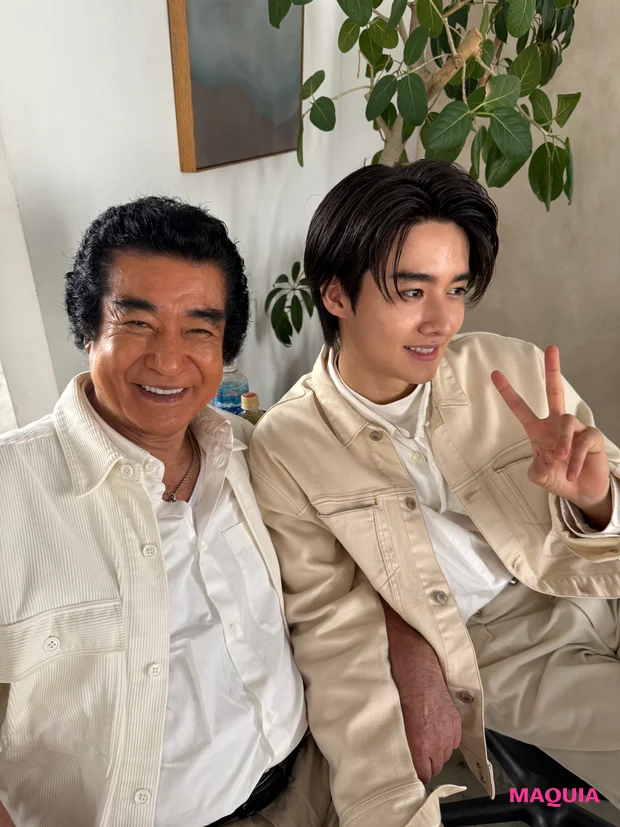 藤岡弘、　藤岡真威人　笑顔