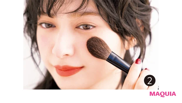 2 横だ円形に青みピンクを