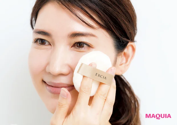 友利 新流ベースメイクを本人が実演! テカリを抑える下地から仕上げの“リフ粉”まで完全公開_11