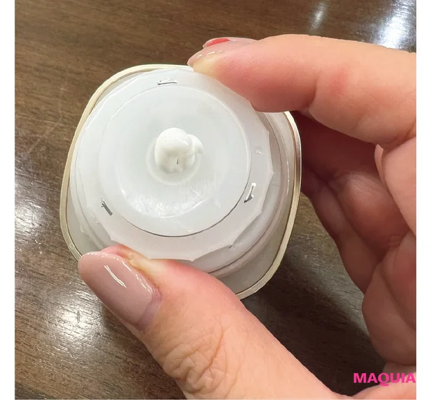 新作スキンケア 　ファンケル　シールドチャージ クリーム　テクスチャー