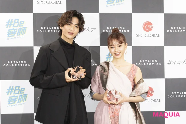 山本舞香の“国宝級前髪”を表彰！ 同受賞の俳優・志尊淳にお願いしたヘアスタイルは？