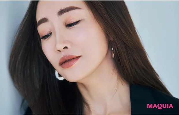 神崎 恵さん「毎日ハンサムモード」。女っぽさをあえて引き算するヘア&メイクのバランス術_6