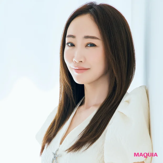 神崎 恵さんがたどり着いた、梅雨でも崩れない美髪ルール