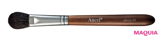 ほほの赤みにチークをなじませるブラシ ebony 05(チークブラシ Ssize)