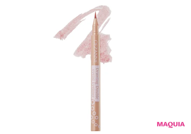 影色なのにくすんで見えない、絶妙な影用ピンク。描くふたえアイライナー 30 ￥660／セザンヌ化粧品