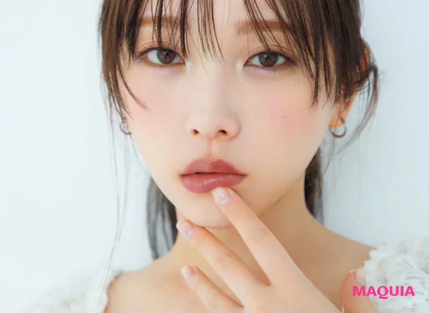 与田祐希さんがまとう、最旬リップの正解。「ツヤぷる」と「ソフトマット」、今季の2大トレンドをチェック