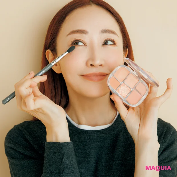 美容家 神崎恵さんのおすすめプチプラコスメ ウェイクメイク ソフトシアーマルチパレット 01の使い方