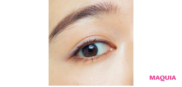 上まぶたにアイラインのみを太く引くとおしゃれ