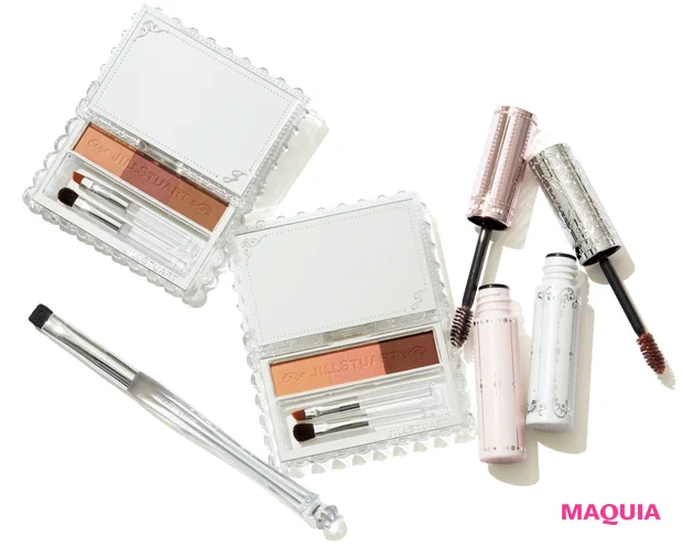 （右から）ムースブロウマスカラ 08 ￥2420、グロッシーブロウマスカラ ￥2420、ニュアンスブロウパレット 02、同 04 各￥3520、アイブロウブラシ ￥2200／ジルスチュアート　ビューティ