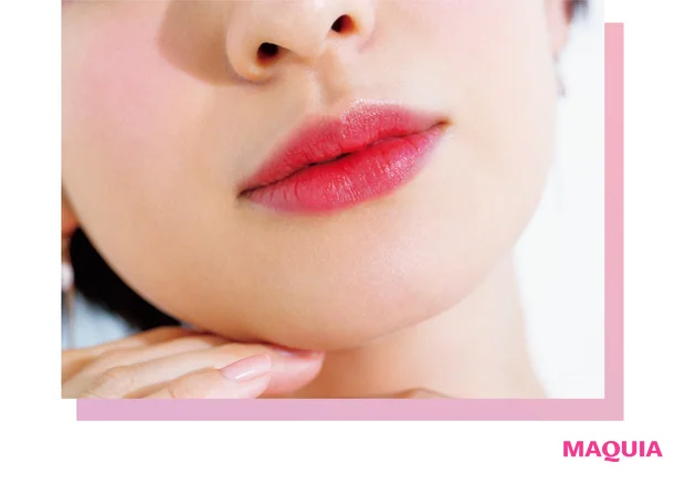 リップは色っぽくジュワッとにじませて