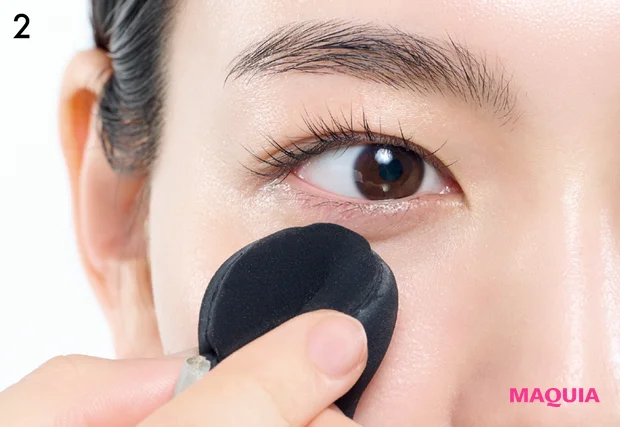 くまカバー コンシーラーをパフで整える