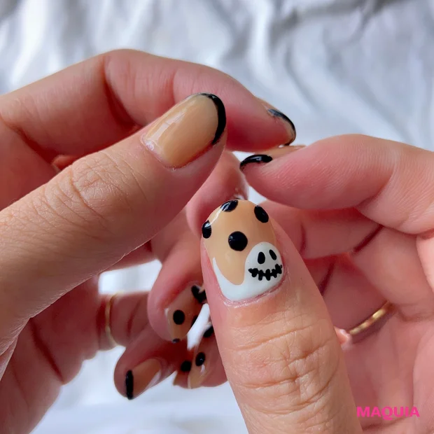 今月のネイル こっそり楽しむ ハロウィンネイル よく見るとオバケ Happy Plus ハピプラ