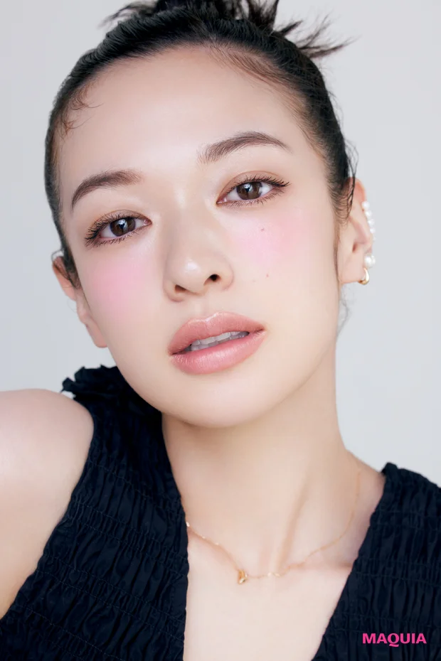 MAQUIAベストコスメ2025下半期 チーク部門 1位 ディオール バックステージ ロージー グロウ スティック 001 森絵梨佳