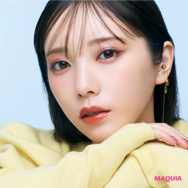 マキア　秋メイク　2025　元乃木坂46　与田祐希 偏光モーブブラウン 色アイシャドウ