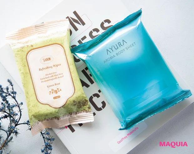(右)アロマボディシート 15枚入 ¥750/アユーラ (左)ワイプス リフレッシング 15枚入 ¥420/SABON Japan