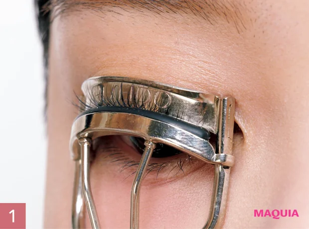 佐々木れな アイドルまつ毛 作り方 ビューラーで根元をカール