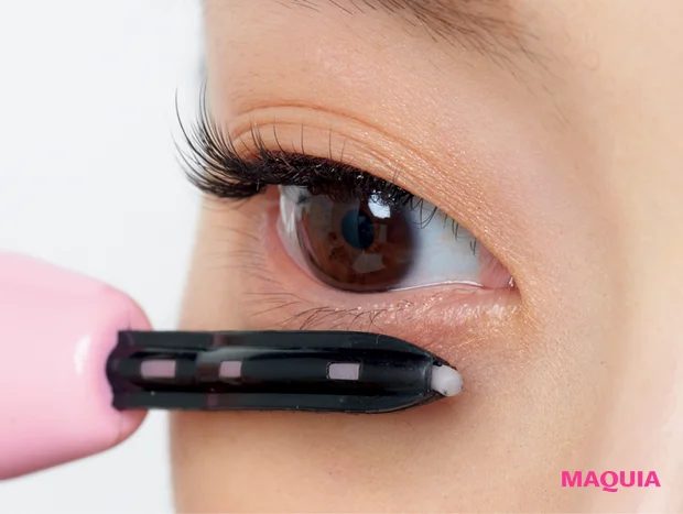 のり不要（グルーレス）つけまつげ 下まつ毛のやり方 ホットビューラーで下げる