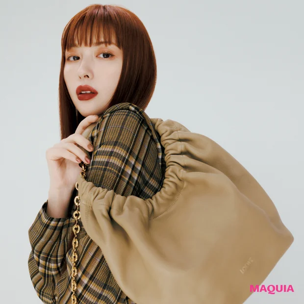 【鈴木えみさんのバッグとバッグの中身】持ち歩いてるリップやコンシーラーも公開！