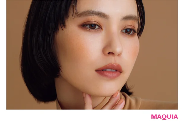 【POINT 1】質感で魅せるワントーンメイク