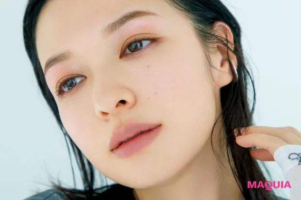 青みを含んだ「低温ピンクシャドウ」なら、ひと塗りで旬顔に！ 黄みをおさえるのが成功のカギ_2