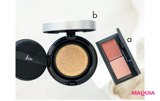 a ブロウンアウェイ ブラッシュデュオ 04 ¥4180／THREE　b ＆be クッションファンデーション ライトベージュ SPF24・PA＋＋＋ ¥3520／Clue（3月1日発売）