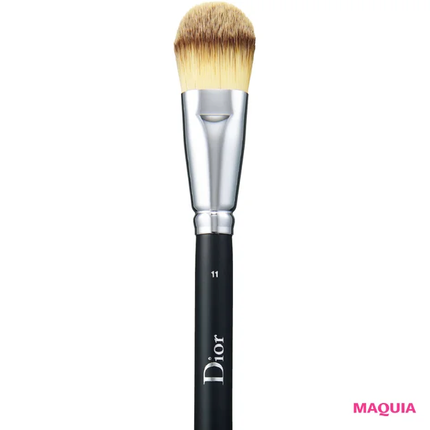 人気アーティスト・𠮷﨑沙世子さんの推しメイクツール。リリミュウのブラシでリップが洒落る！_2