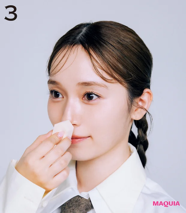 櫻坂46 守屋麗奈 最新ブラウンメイク シャドウスティックの使い方 鼻骨に沿って小鼻の内側の窪みに影を入れる