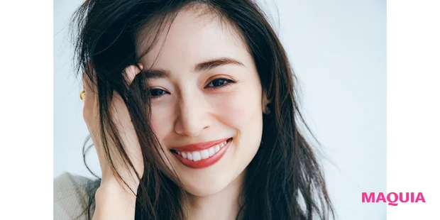 オフィスシーンにぴったり! 春パレットでスモーキーニュアンスの大人顔アイメイク_2