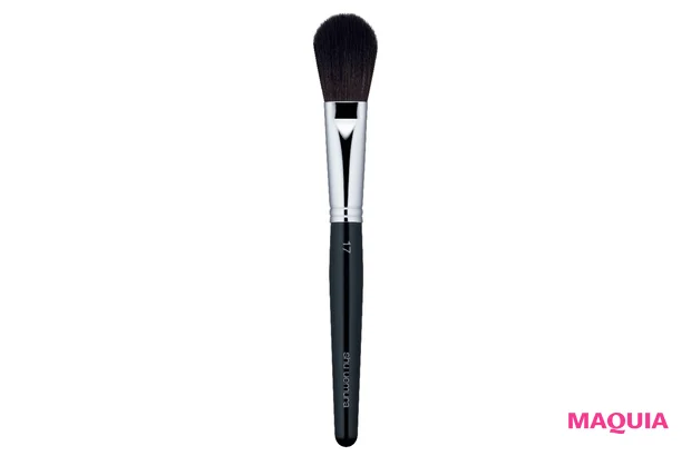 ブラシ 17 ￥6050／シュウ ウエムラ