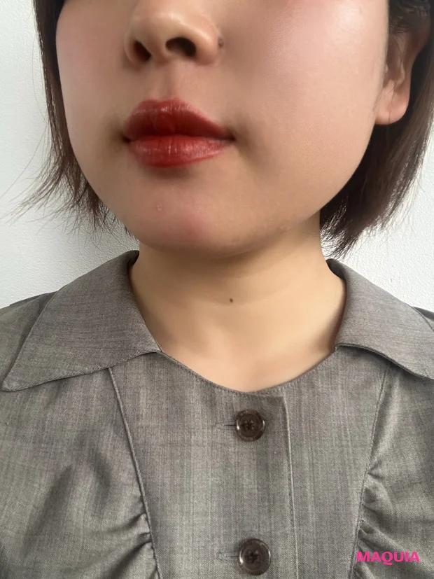 推しコス マキアエディター エスト トランスフィア リップスティック 02 ブラウンレッド 実際に塗ったところ