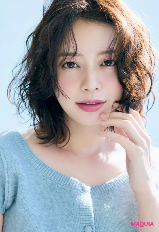 プラムカラーのリップ&チークコスメにおすすめのメイク