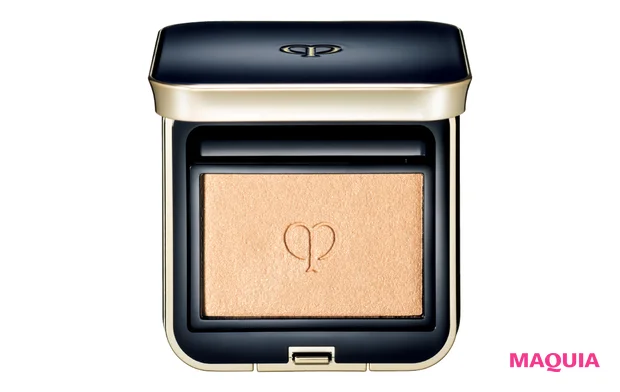 髙橋ひかるさんの大人な表情に注目！ 囲みアイのモードメイクで新境地を開拓【MAQUIAベストコスメ2024上半期】_6